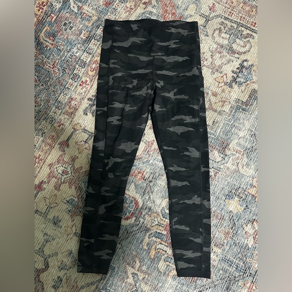 Athleta Ultimate Stash Pocket 7/8 Legging. Small.